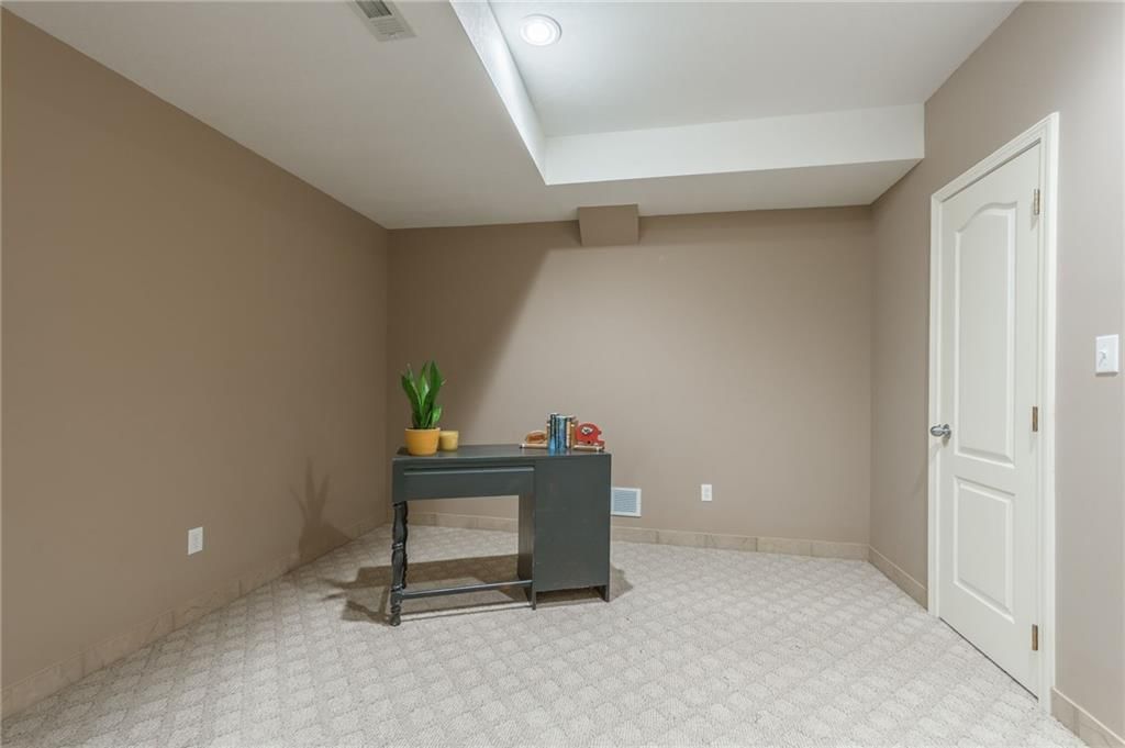 1121 Redwood Place — photo 45