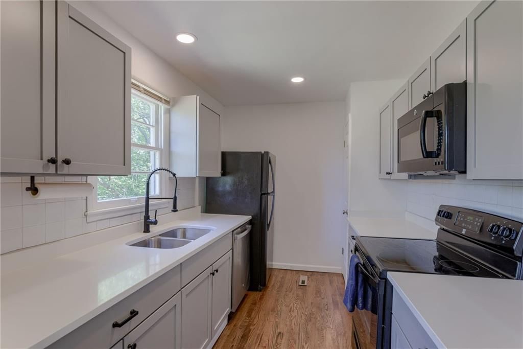 12116 W 63rd Terrace — photo 8