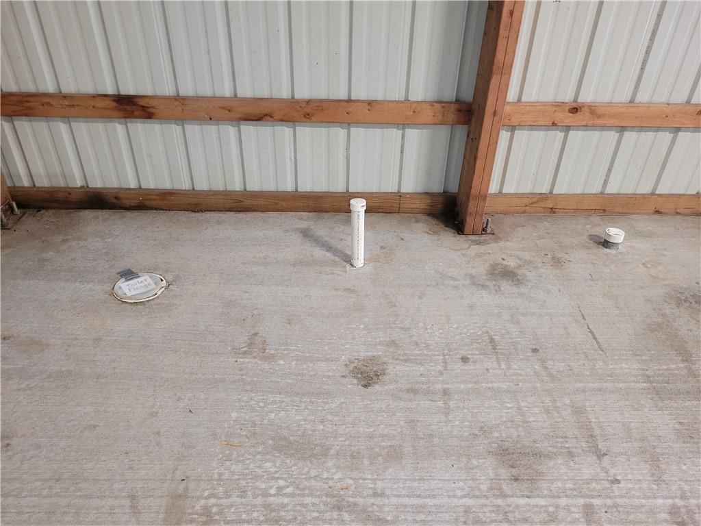 Photo 5 of 7 - 3923 S Rust Road