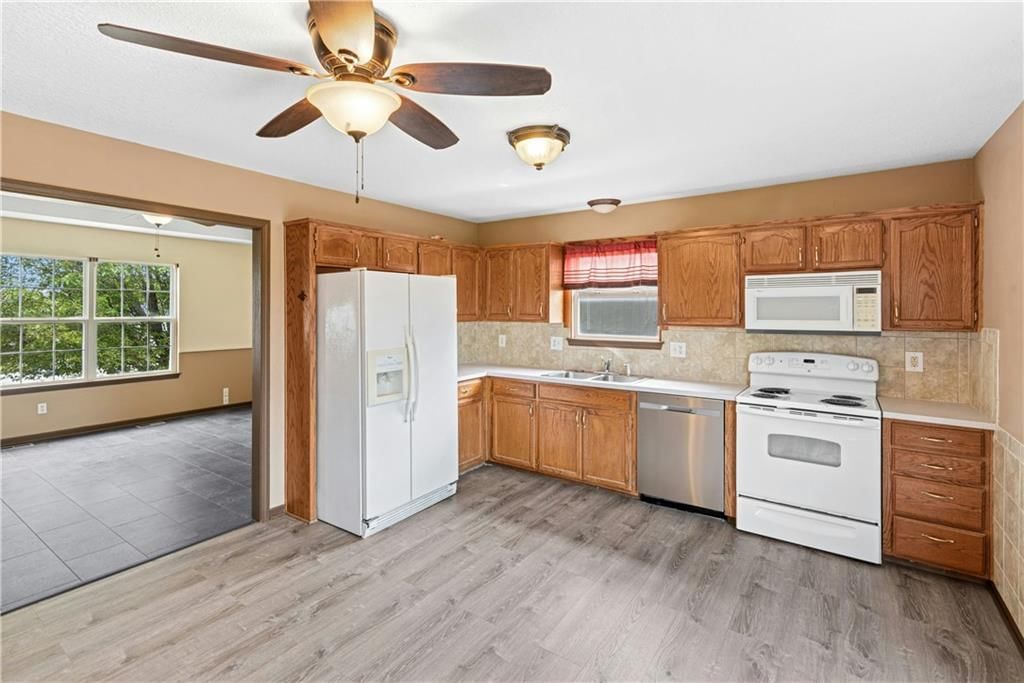 Photo 6 of 21 - 1911 Chestnut Drive