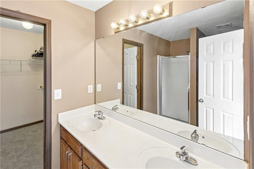 Photo 9 of 21 - 1911 Chestnut Drive