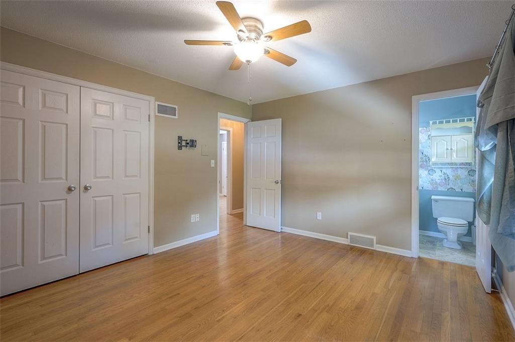 Photo 13 of 34 - 8110 Greeley Avenue