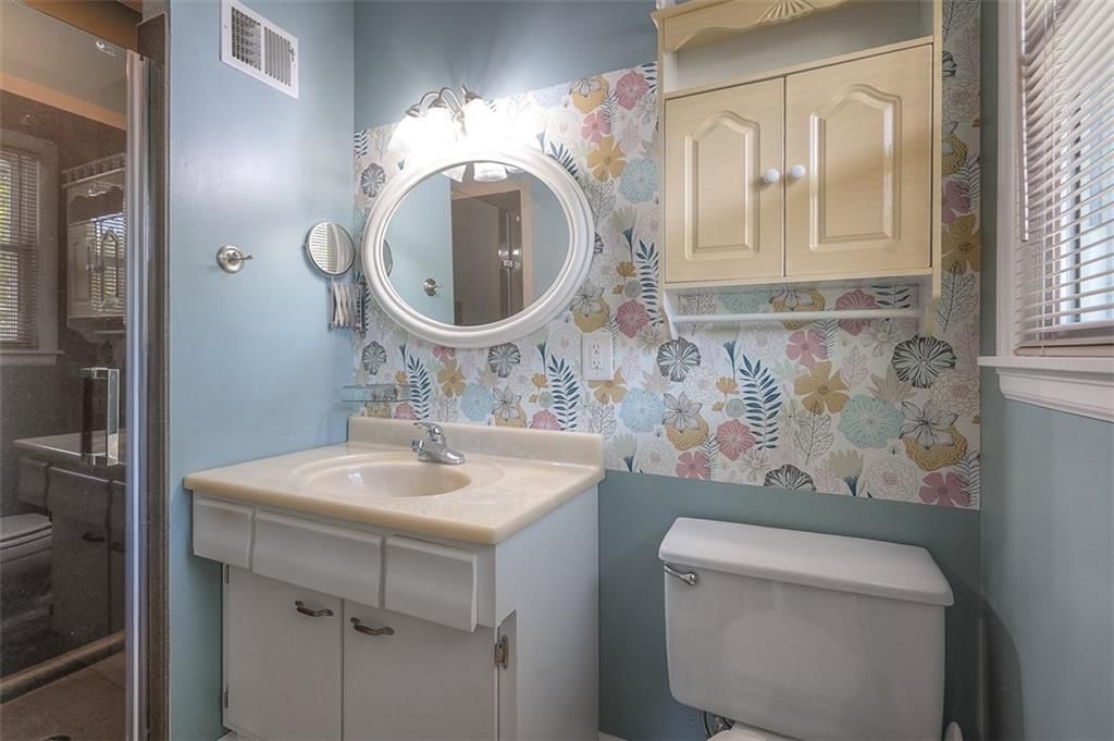 Photo 16 of 34 - 8110 Greeley Avenue