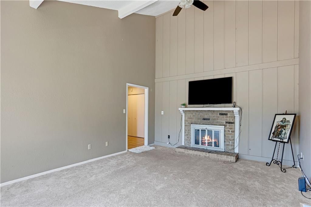 Photo 6 of 19 - 662 NW VALLEYBROOK Road