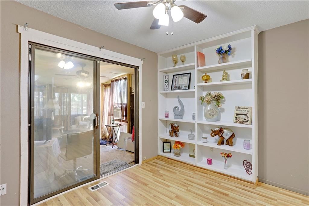 Photo 11 of 19 - 662 NW VALLEYBROOK Road