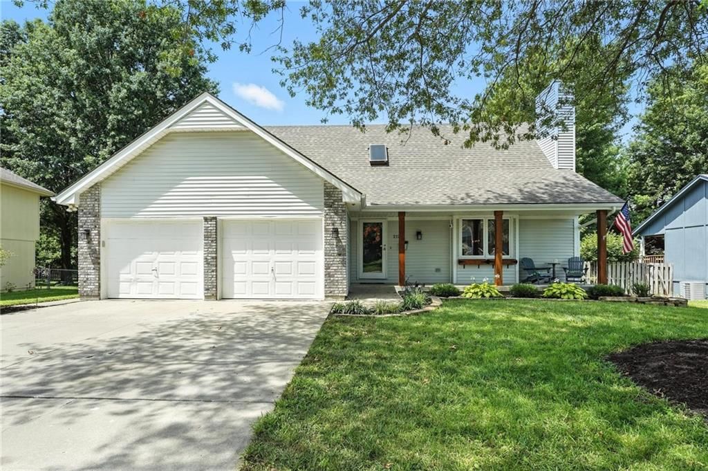 2128 Sunset Circle, Pleasant Hill, MO