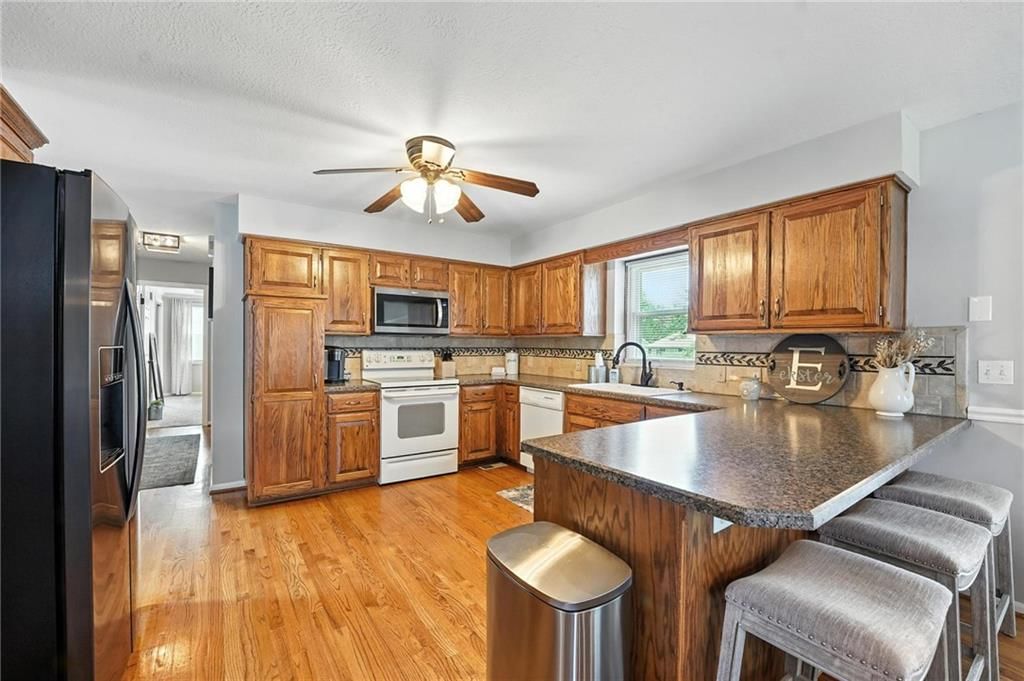 2128 Sunset Circle — photo 9