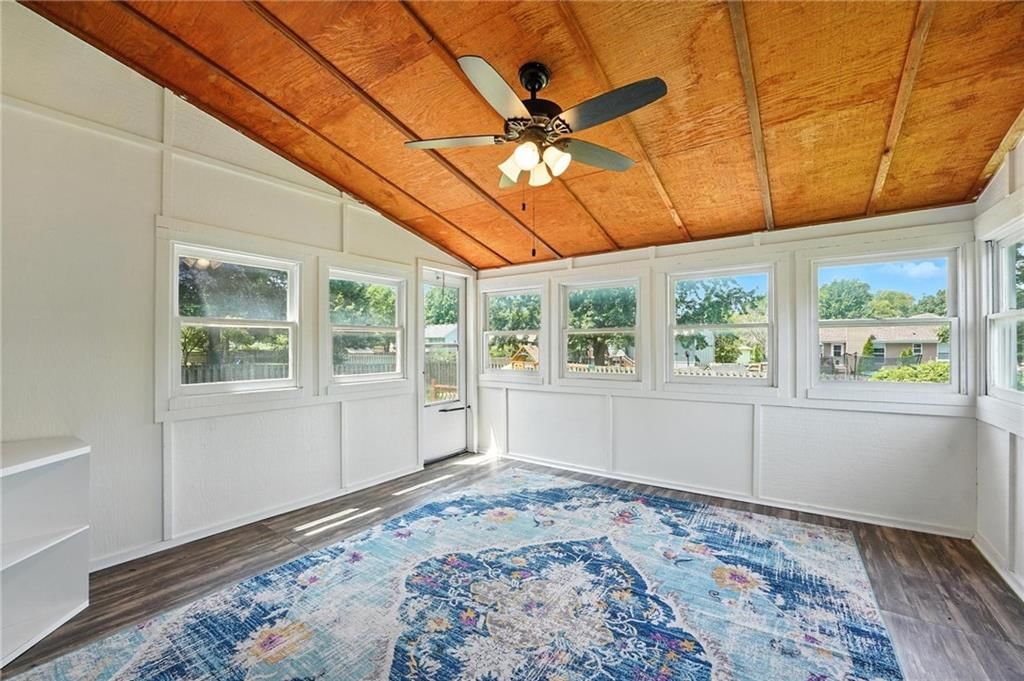 2128 Sunset Circle — photo 32