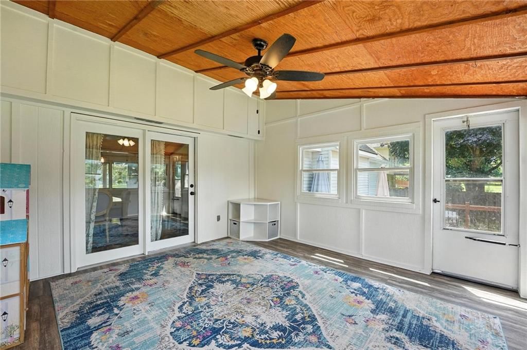 2128 Sunset Circle — photo 33