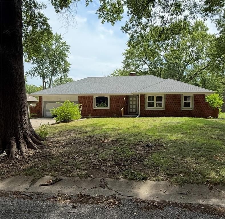 10437 Grand Avenue, Kansas City, MO