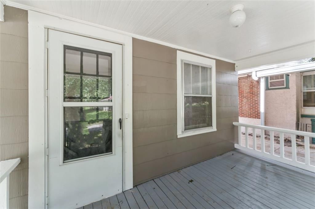 Photo 4 of 42 - 1908 S Willow Avenue