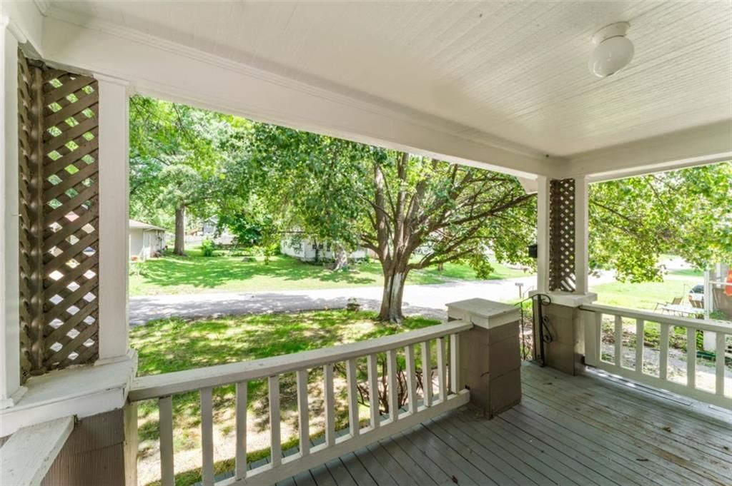Photo 5 of 42 - 1908 S Willow Avenue