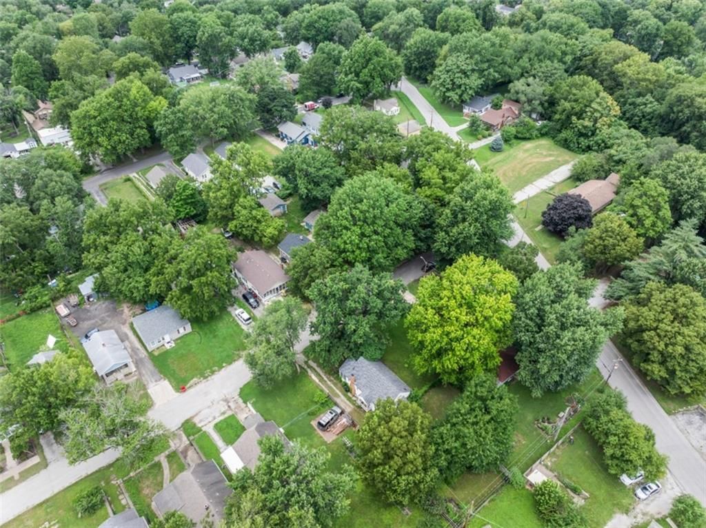 Photo 32 of 42 - 1908 S Willow Avenue