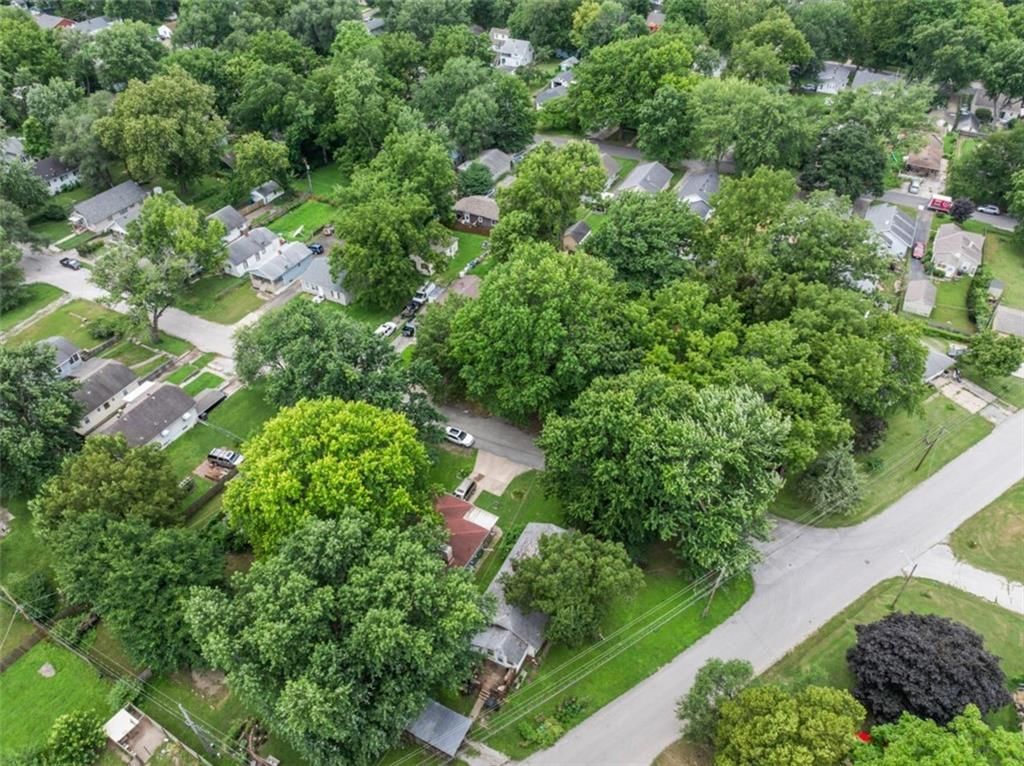 Photo 33 of 42 - 1908 S Willow Avenue