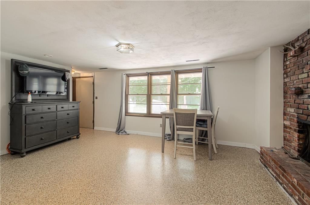 1476 Hemlock Drive — photo 14