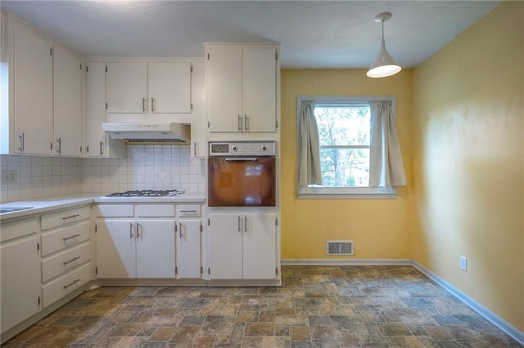 Photo 6 of 19 - 7128 Grand Avenue