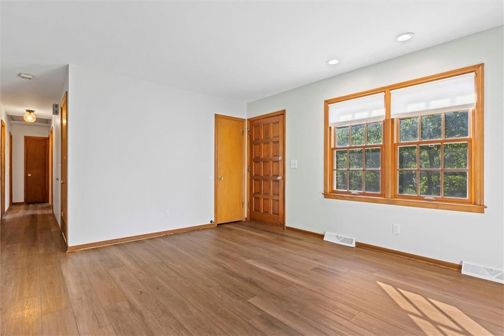 Photo 5 of 43 - 9332 HARDY Drive
