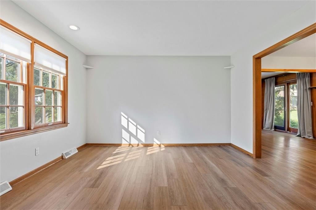 Photo 6 of 43 - 9332 HARDY Drive