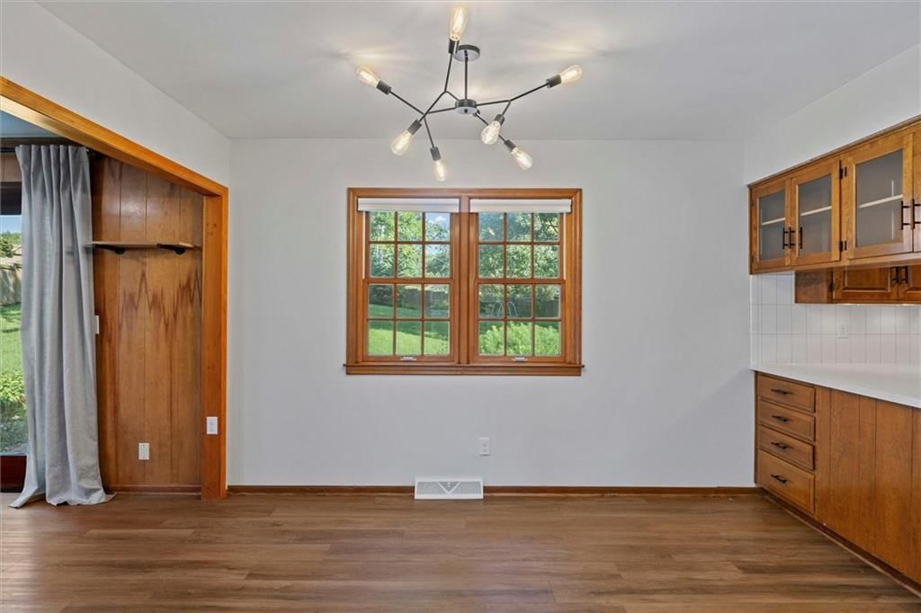 Photo 7 of 43 - 9332 HARDY Drive