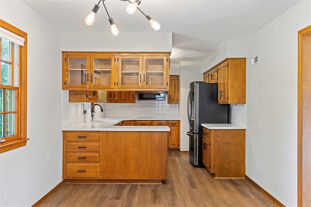 Photo 8 of 43 - 9332 HARDY Drive