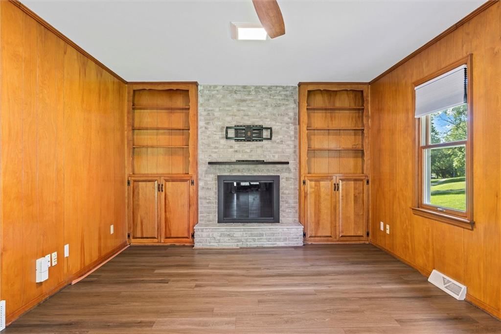 Photo 14 of 43 - 9332 HARDY Drive