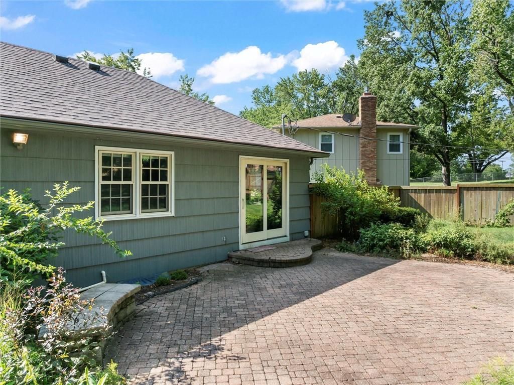 Photo 31 of 43 - 9332 HARDY Drive