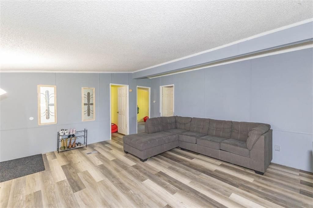 Photo 8 of 23 - 261 N Linn Valley Drive