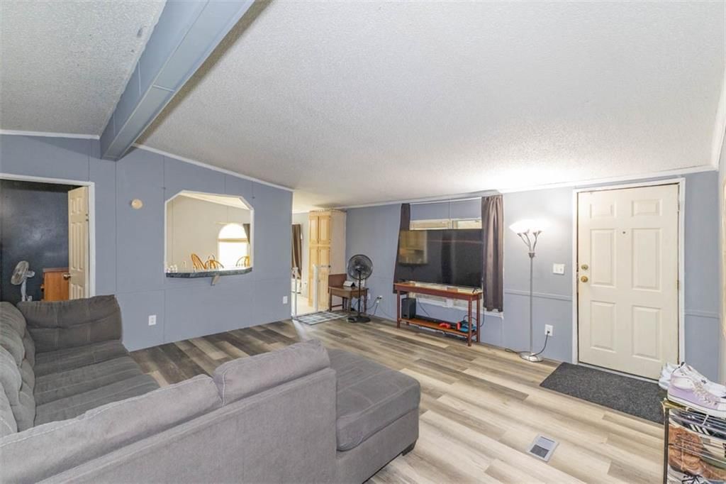 Photo 9 of 23 - 261 N Linn Valley Drive