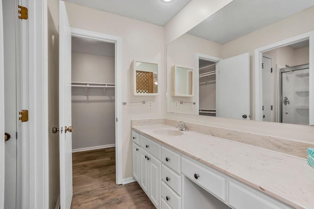 Photo 10 of 38 - 1604 SW 18th Street Court