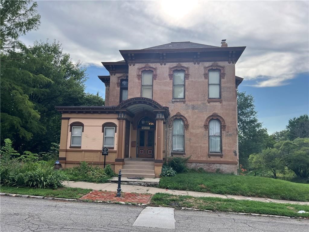 402 S 12th Street, St Joseph, MO