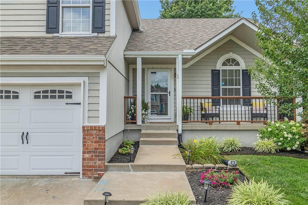 Photo 4 of 42 - 2229 NE MAYBROOK Drive