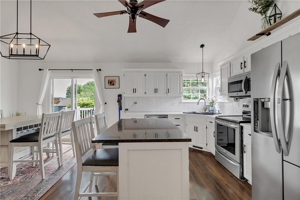 Photo 10 of 42 - 2229 NE MAYBROOK Drive