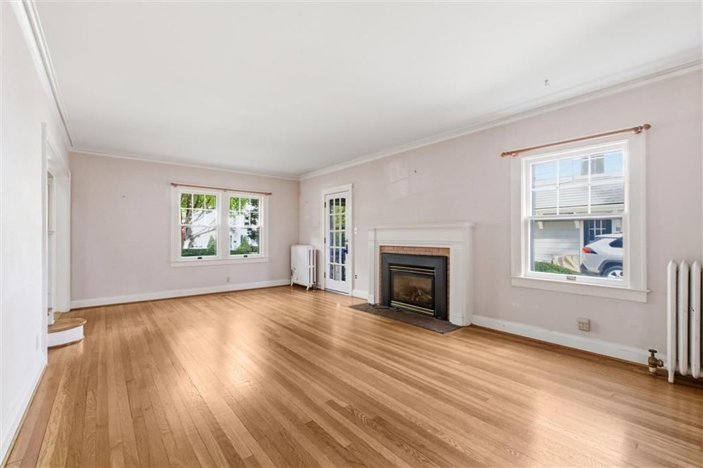 Photo 5 of 27 - 27 W 69th Terrace