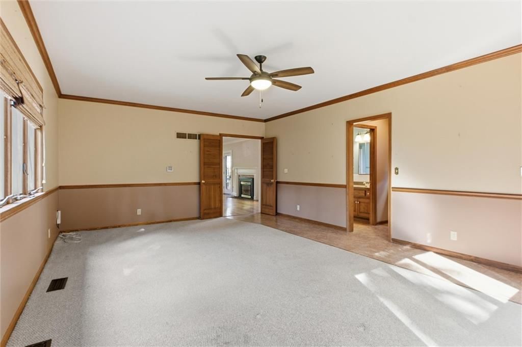 Photo 7 of 27 - 27 W 69th Terrace
