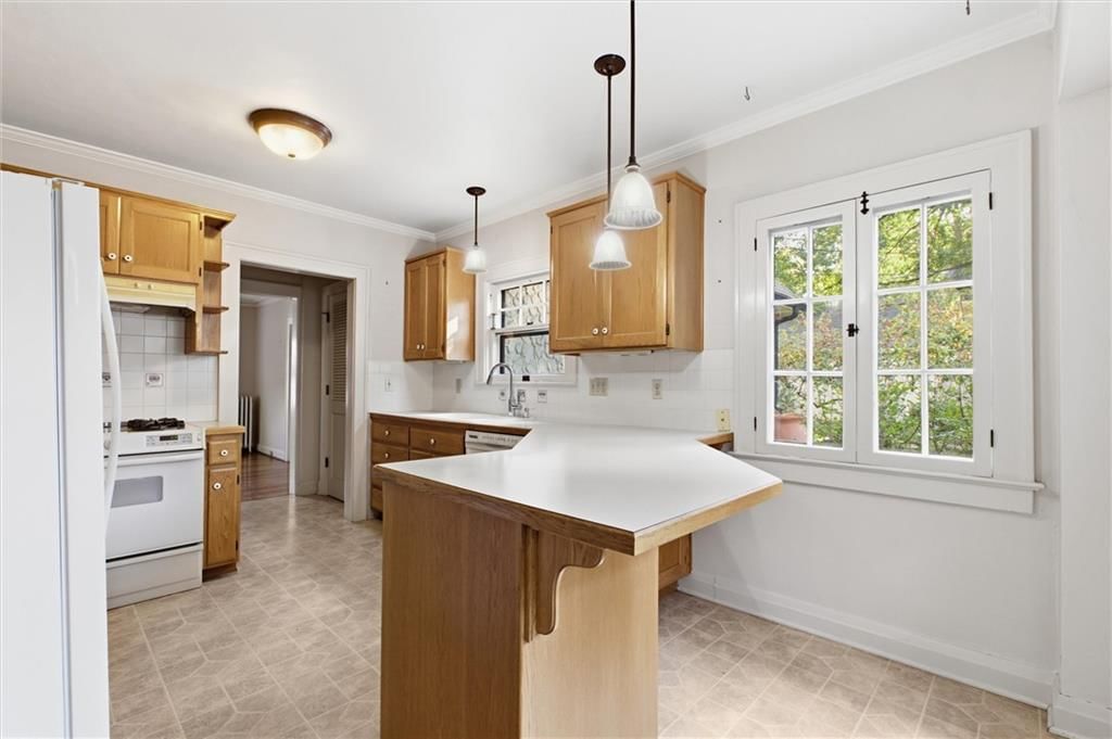 Photo 12 of 27 - 27 W 69th Terrace