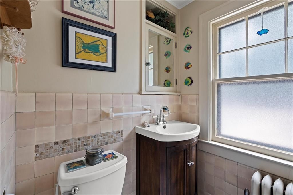 Photo 14 of 27 - 27 W 69th Terrace