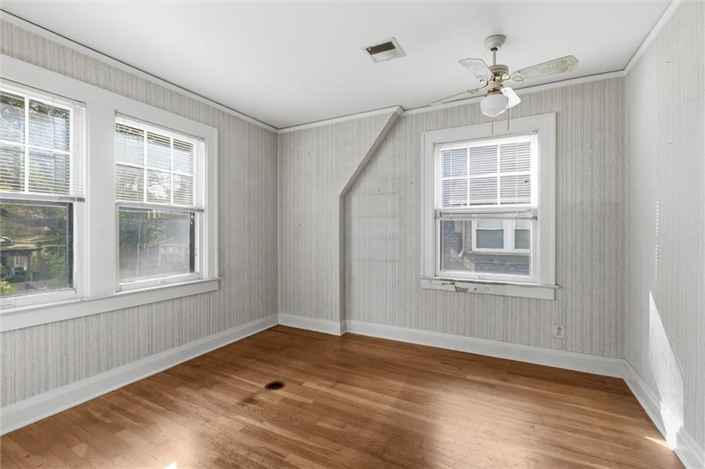 Photo 18 of 27 - 27 W 69th Terrace