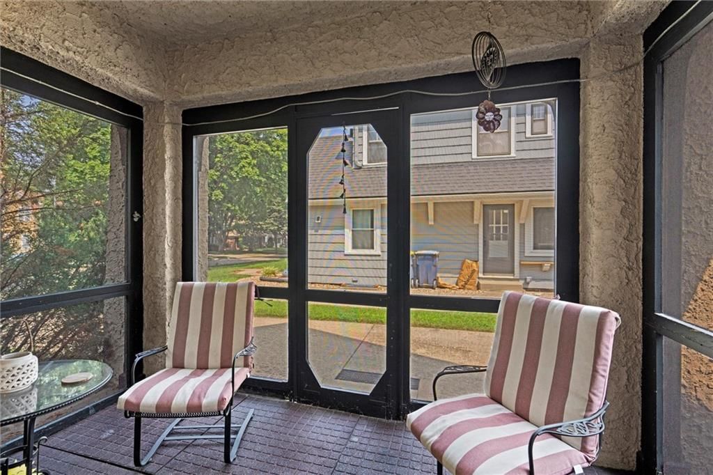 Photo 19 of 27 - 27 W 69th Terrace