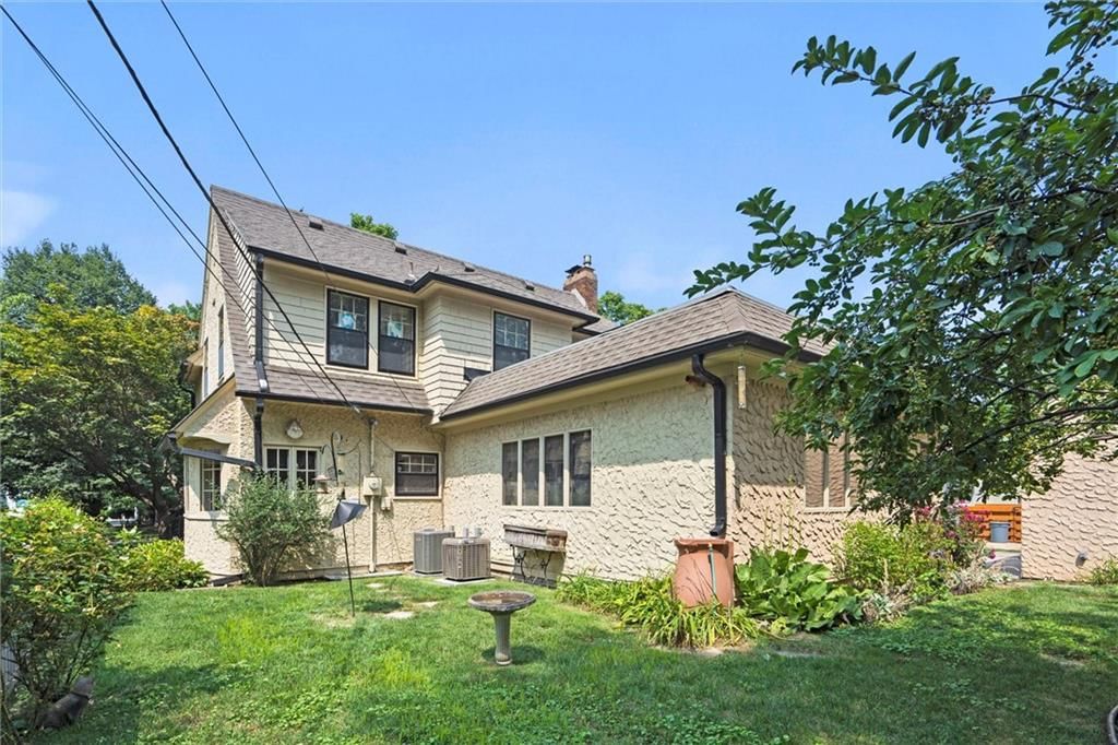 Photo 21 of 27 - 27 W 69th Terrace