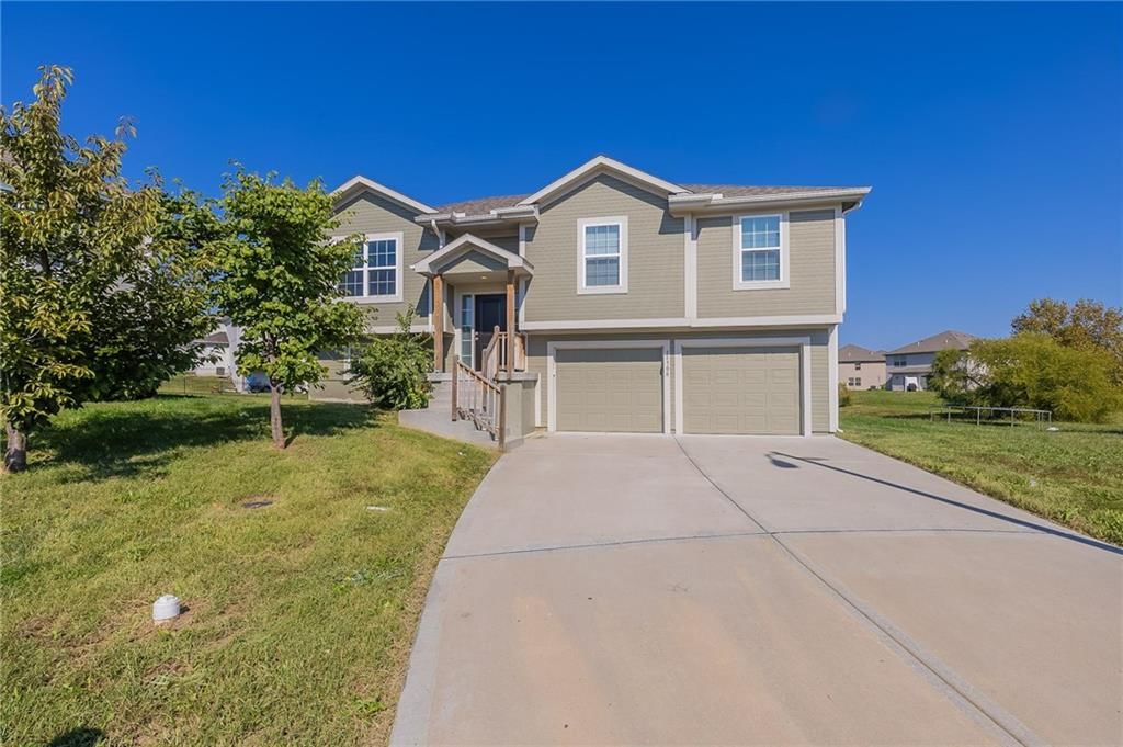 21708 North Ridge, Peculiar, MO