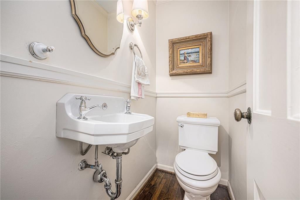 Photo 15 of 33 - 5400 Belinder Road