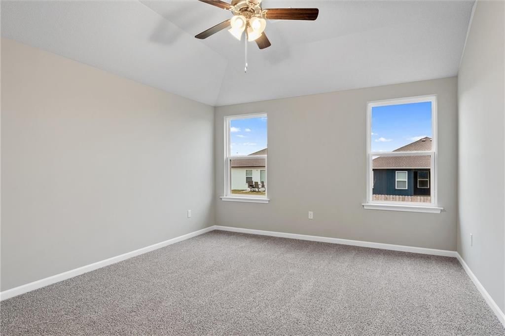 Photo 9 of 24 - 583 W Lanesfield Street