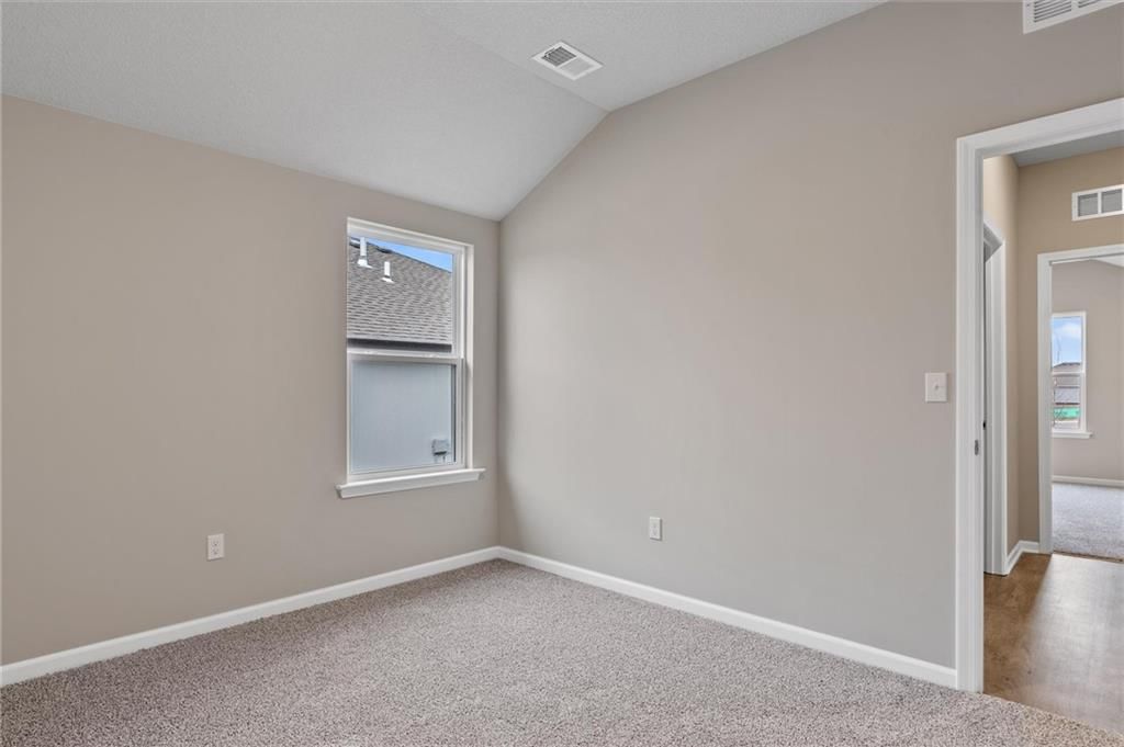 Photo 22 of 24 - 583 W Lanesfield Street