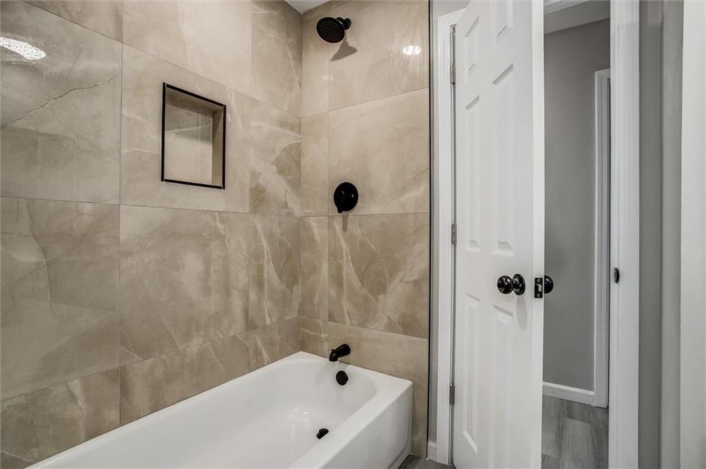 Photo 13 of 27 - 2300 NW Chatham Place