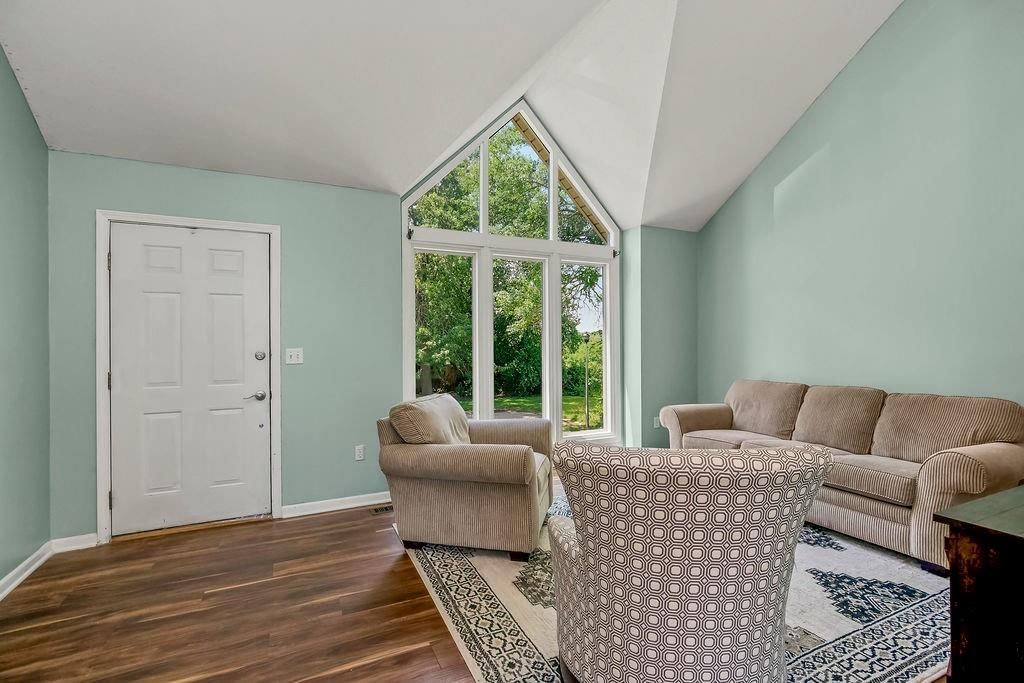 Photo 5 of 38 - 6301 Anderson Street