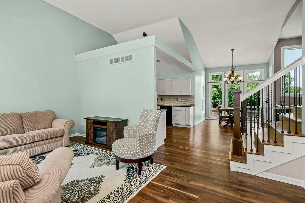 Photo 9 of 38 - 6301 Anderson Street