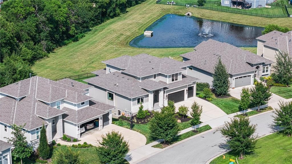 Photo 3 of 57 - 17045 Bluejacket Street