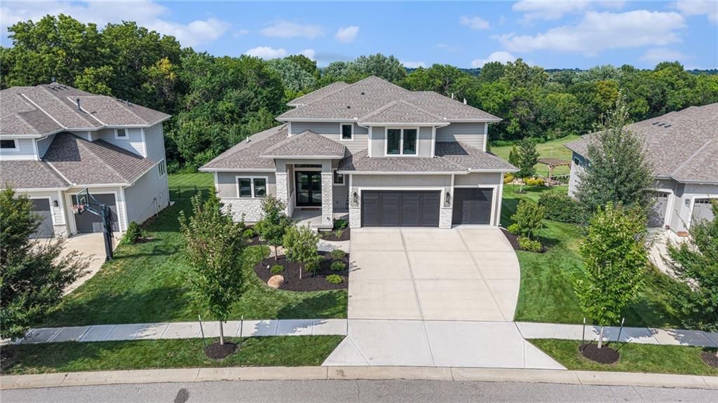 Photo 4 of 57 - 17045 Bluejacket Street