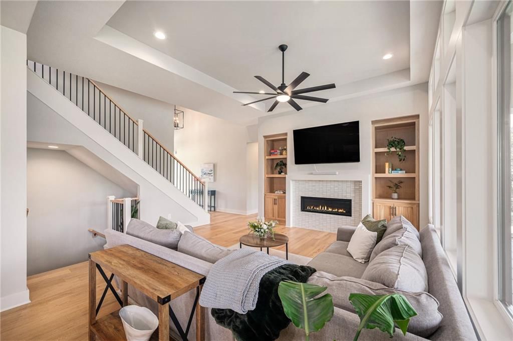 Photo 9 of 57 - 17045 Bluejacket Street