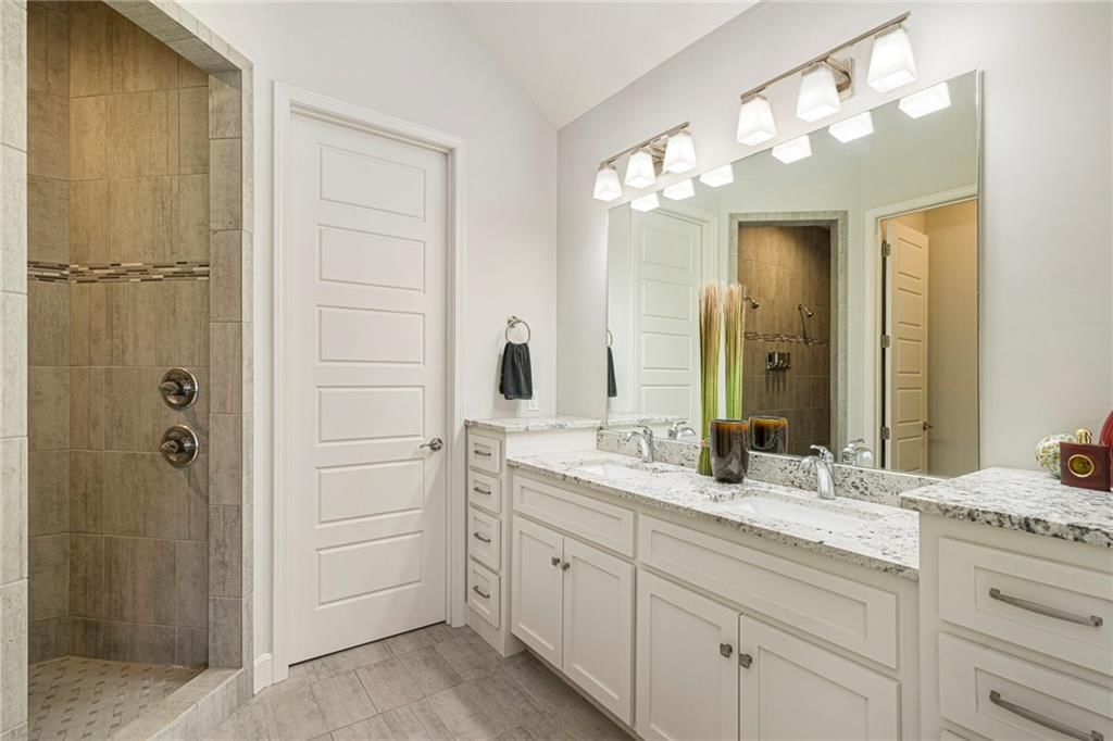 Photo 13 of 29 - 4417 N 142nd Street